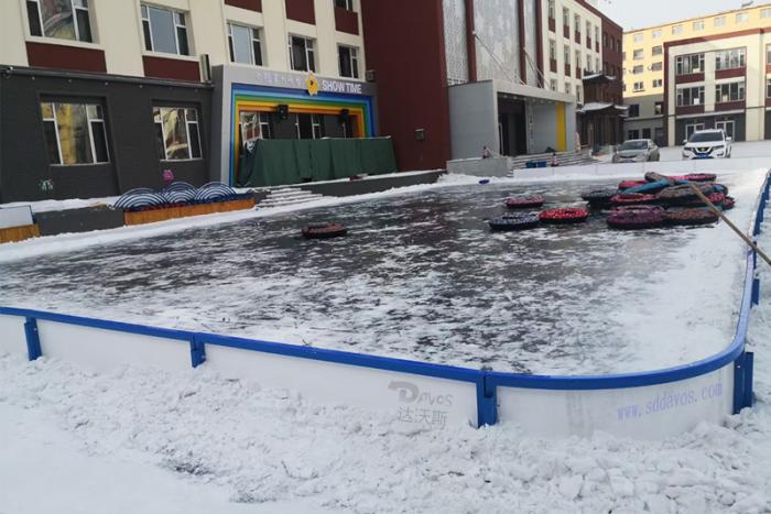 吉林市第一实验小学安装滑冰场塑料小围挡